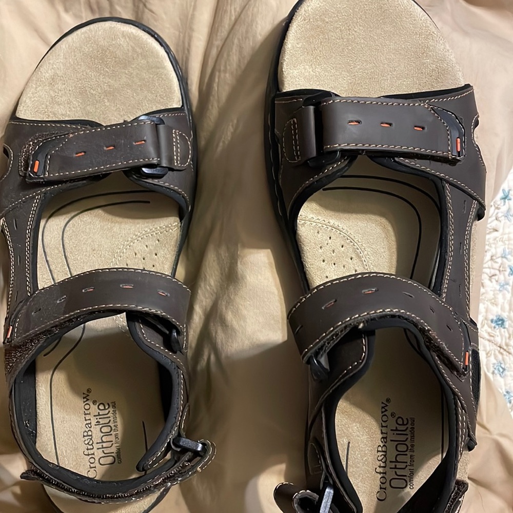 Mens brown sandals with 3 Velcro straps for adjustments  ortholite